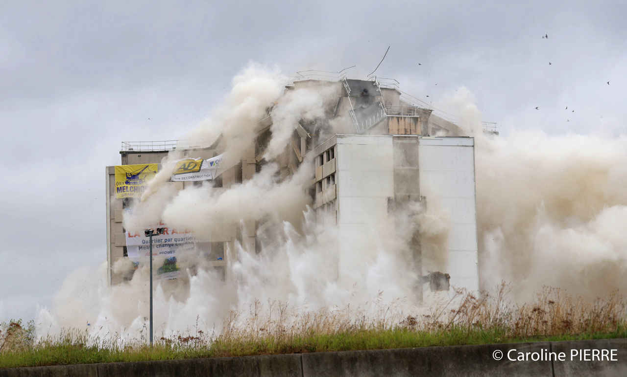 demolition-albret-meaux-photographe-seine-et-marneDÉMOLITION DES TOURS ALSACE ET ANJOU, VILLE DE MEAUX - CAROLINE PIERRE PHOTOGRAPHE