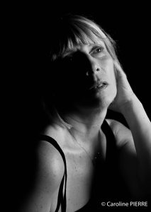 photographe-book-artistique-charente-maritime-royanPHOTOGRAPHE PORTRAITS : SHOOTING PHOTOS GLAMOUR - CAROLINE PIERRE PHOTOGRAPHE