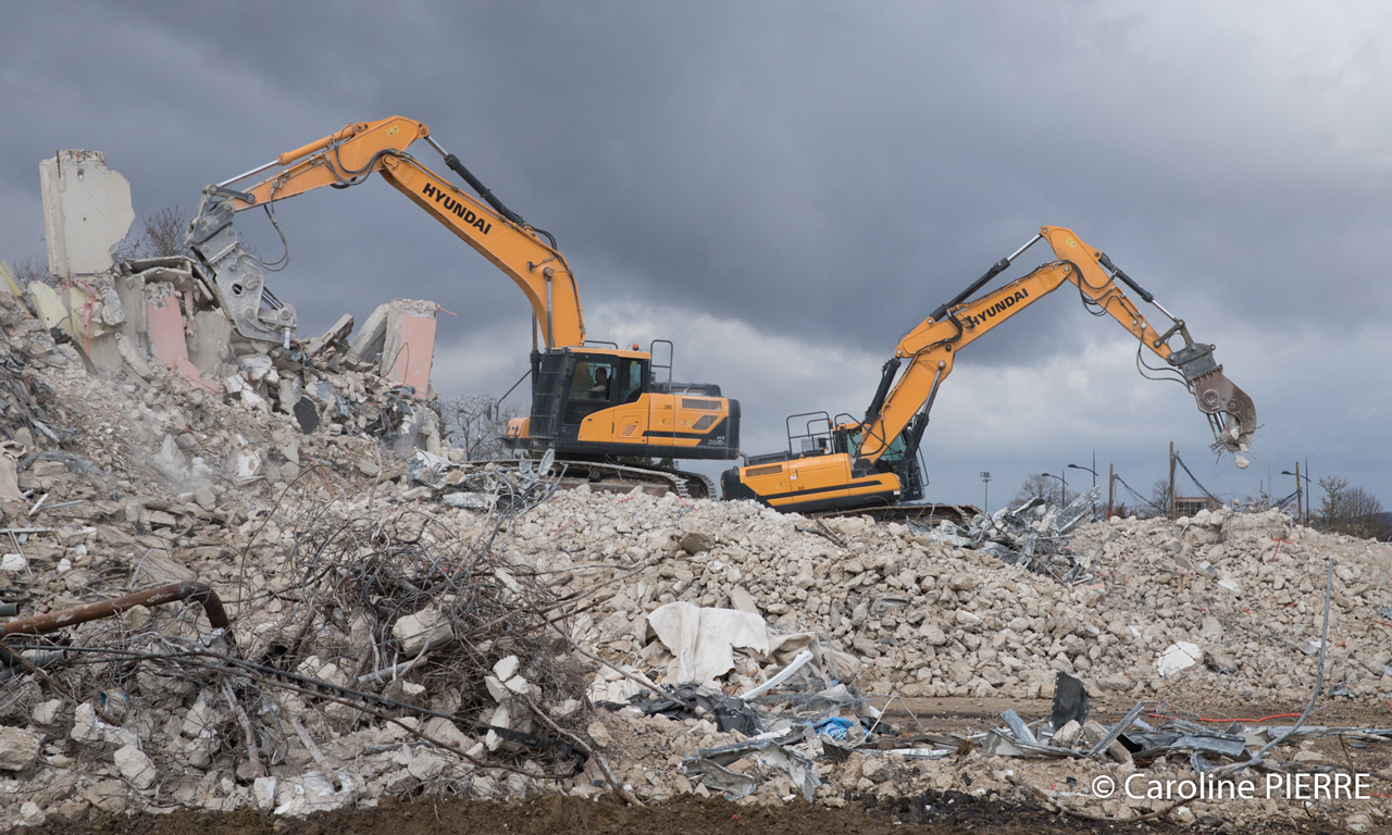 photographe-meaux-demolition-alsace-anjouPHOTOGRAPHE MEAUX, EN SEINE-ET-MARNE : CONCASSAGE ET RECYCLAGE - CAROLINE PIERRE PHOTOGRAPHE