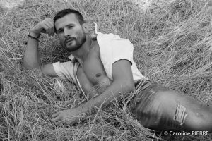photographe-portrait-artiste-la-rochelleSHOOTING PHOTOS A LA ROCHELLE : L’AMOUR EST DANS LE FOIN - CAROLINE PIERRE PHOTOGRAPHE